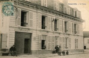 Mairie d'Angerville - Ancien relais de poste du Dauphin